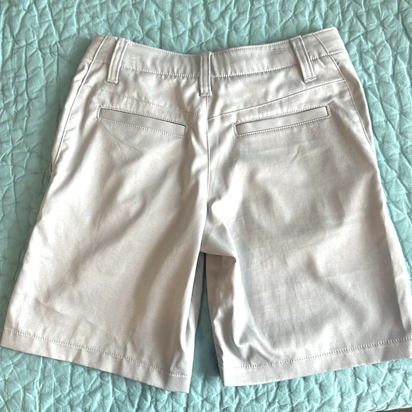 Boys Under Armour golf shorts - Picture 2 of 3